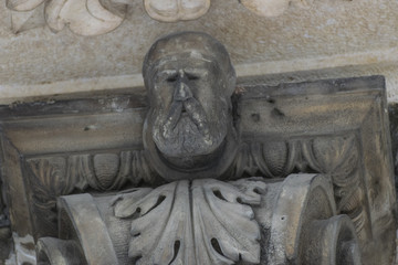 ornament iznad prozora