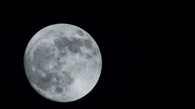 4k UHD full moon diagonal time lapse 11334

