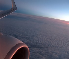 Flug über den Wolken