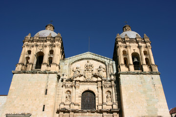 Fototapeta na wymiar Church of Santo Domingo de Guzman in Oaxaca, Mexico