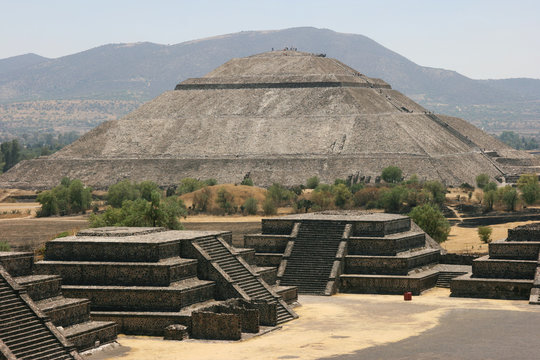 Impressive Pyramid of the Sun, Avenue of the Dead, Pre- Columbine Mesoamerican city Teotihuacan, Mexico