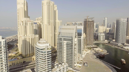 Obraz premium DUBAI - DECEMBER 5, 2016: Aerial view of Dubai Marina skyscraper