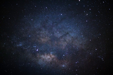 Nahaufnahme der Milchstraße mit Sternen und Weltraumstaub im Unive