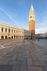 Der Markusturm auf dem Markusplatz von Venedig