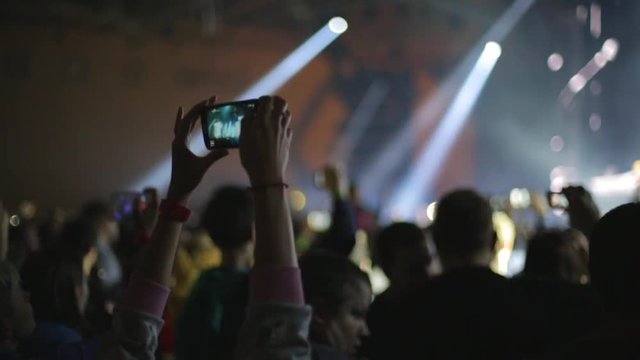 Making video with smartphone at live music concert, slow-motion
