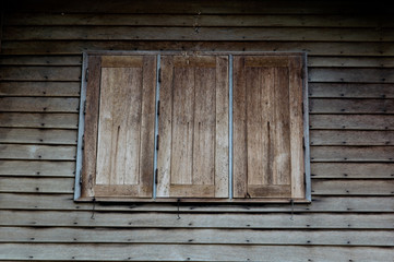 Obraz na płótnie Canvas Old wooden window vintage classic style.