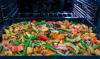 Geröstetes Gemüse auf Backofenblech