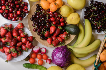 Fruit and vegetables, all colors of the rainbow
