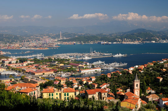 Veduta sul porto di La Spezia, Liguria, Italia