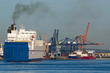 GDYNIA  - MERCHANT SHIP ENTERING THE PORT © Wojciech Wrzesień