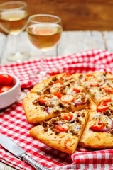 Minced meat tomato red onion pizza