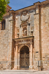 Fototapeta na wymiar Iglesia católica, Colegiata de San Pedro, Lerma, Burgos