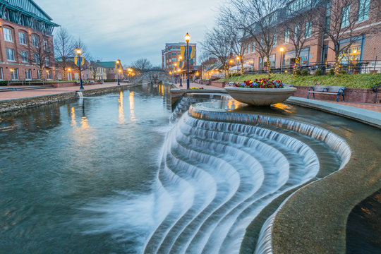 Late Holiday Afternoon on the Promendae