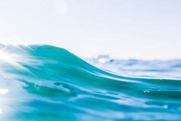 Obraz na płótnie Canvas Wave in ocean