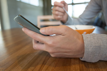 eat cereal with phone