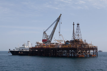 Oil platform and tanker ship