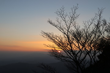 Fototapeta na wymiar 福岡県太宰府市　宝満山頂上からの初日の出