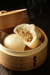 肉まん　Steamed Meat Bun