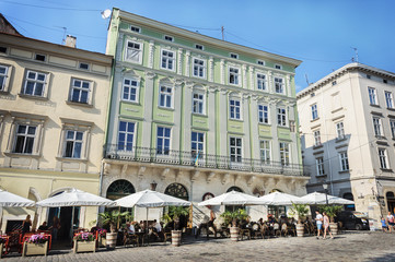 Fototapeta na wymiar Street cafe in the center of Lviv