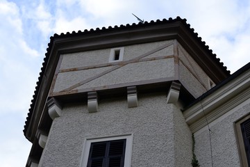 Obraz premium Architecture from Konopiste castle and cloudy sky