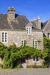 Fototapeta na wymiar Devanture de maison ancienne bretonne