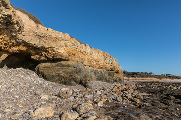 Petites falaises sur la pointe du Payré (Vendée, France)