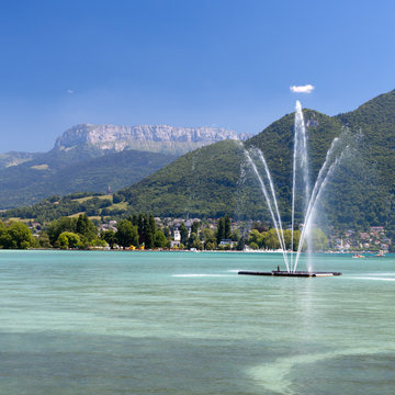 Lac d'Annecy au printemps