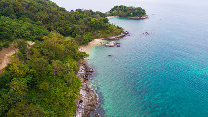 Obraz premium Aerial view over palm trees, rocks and sea in Phuket, Thailand
