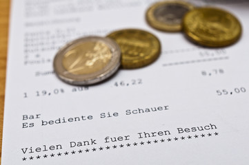 Rechnung und Trinkgeld