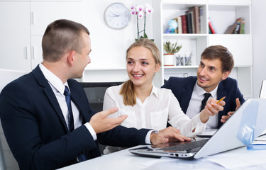 Fototapeta premium Coworkers having a conversation in firm office
