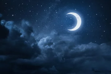 Gordijnen Skyscape om middernacht met maanlicht © Sondem