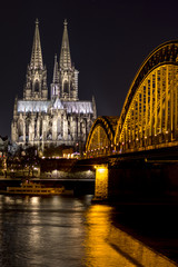 Fototapeta premium Cologne Cathedral - Kölner Dom - Hohenzollernbrücke
