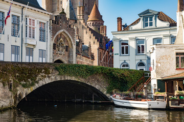 Fototapeta na wymiar Historic brick house in Bruges with canal