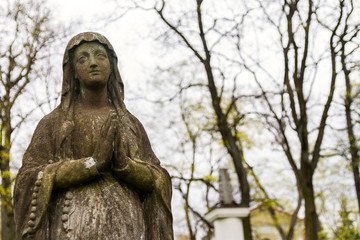Fototapeta na wymiar Statue of Virgin Mary in cemetery