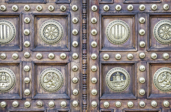 Bras plated door