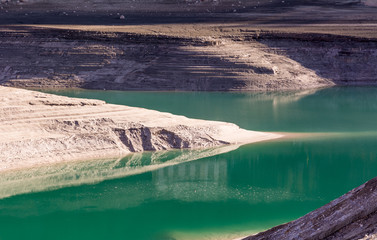 Lago di Molveno, Val di Non, Trentino Alto Adige. Lavori di svuotamento del lago per manutenzione.