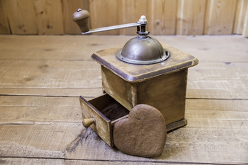Manual vintage coffee grinder and ginger biscuits