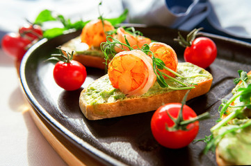 Bruschetta with stewed salmon, cucumber and sauce 