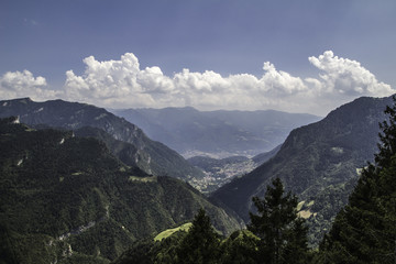 Fototapeta na wymiar Montagna e trekking