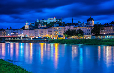 Fototapeta premium Salzburg o zmierzchu