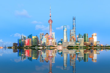 Fototapeta premium Beautiful Shanghai skyline at night,modern urban background