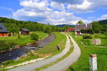 Wieś w dolinie rzeki
