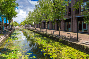 Fototapeta na wymiar Canal in historical part of Delft