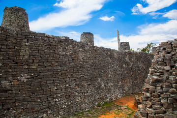 Great Zimbabwe.  Hill Top Enclosure.  Wall with Turrets.  © Lynn Yeh
