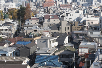 Fototapeta premium 東京都心の街並 クローズアップ 西新宿 密集する住宅街 生活 暮らし アパート