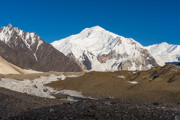 Obraz premium Baltoro Kangri mountain behind Baltoro glacier, Concordia camp,
