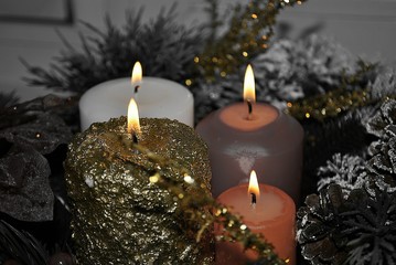 Рождественские свечи/ Горящие свечи в темноте - 132565300