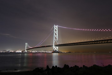 Obraz premium 明石海峡大橋のライトアップ