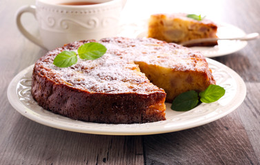 Pear sponge cake with icing sugar