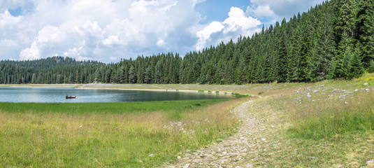 Панорама Черного Озера (Crno jezero) в Национальном Парке Дурмитор, Черногория © ovbelov1972